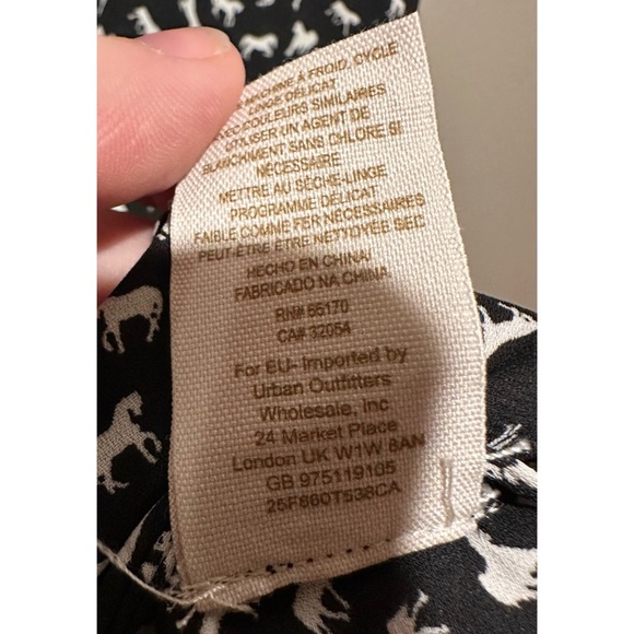 Free People Women’s Collared Horse Print Blouse Size Medium‎ - Picture 6 of 8
